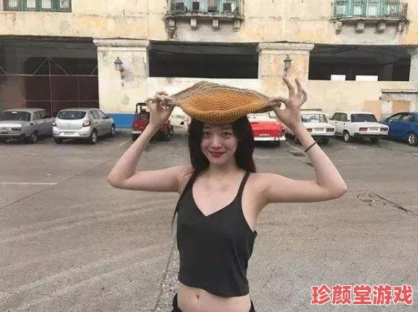 美女不穿衣服无遮挡，近日在社交媒体上引发热议，众多网友对此表达了不同的看法和态度